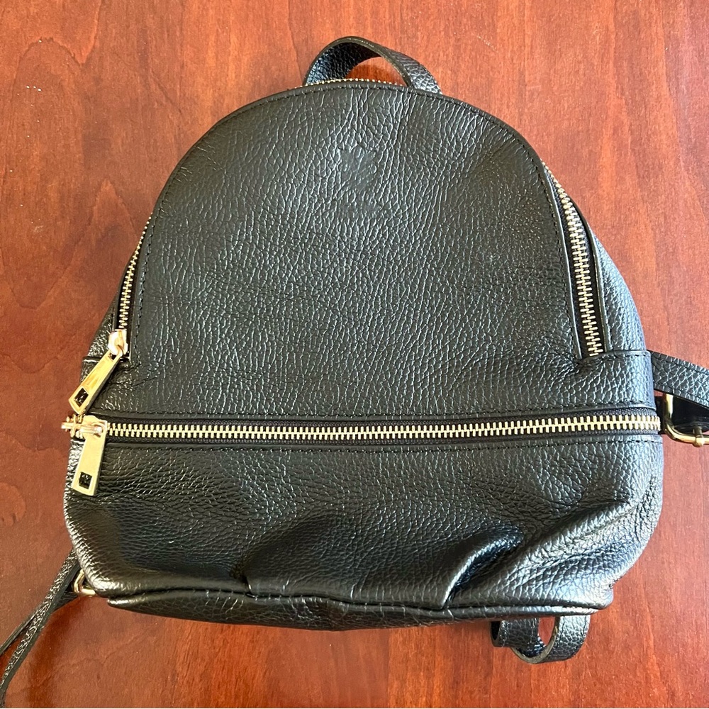 Black Leather backpack brass zippers made in Italy very good condition - Picture 1 of 13